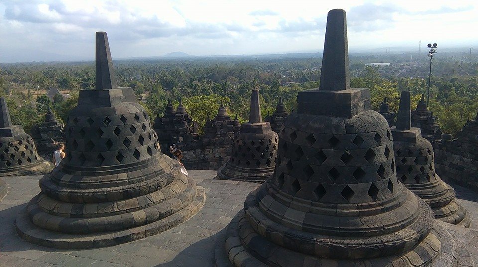 Obrazek posiada pusty atrybut alt; plik o nazwie borobudur.jpg